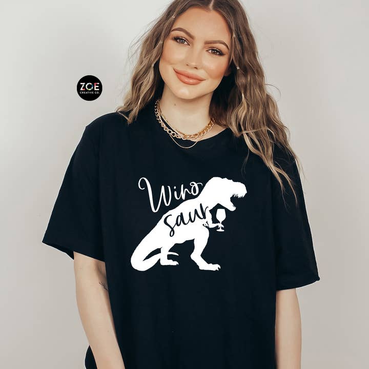 Chemise Winosaur Funny Wine, sweat-shirt Wine Lover Wino Saur pour la vente par Zoe Creative Co
