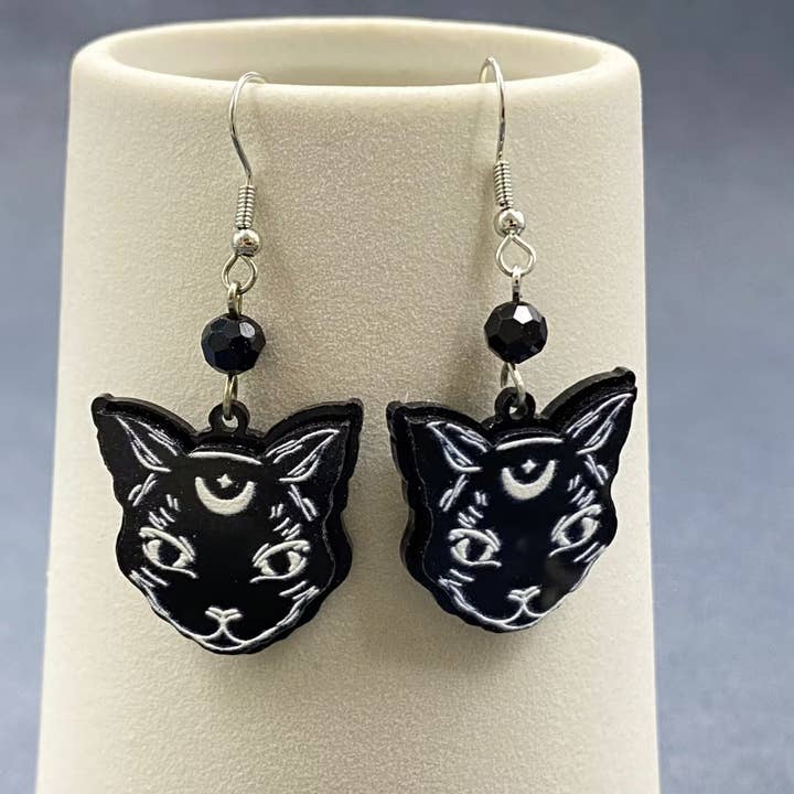Pendientes de gato luna negra para venta al por mayor de Mio Queena