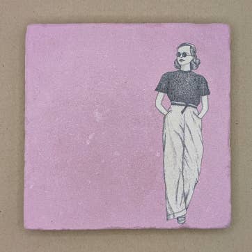 Piastrella - Donna con occhiali da sole per la vendita all'ingrosso da parte di moreydesign | ask a duck