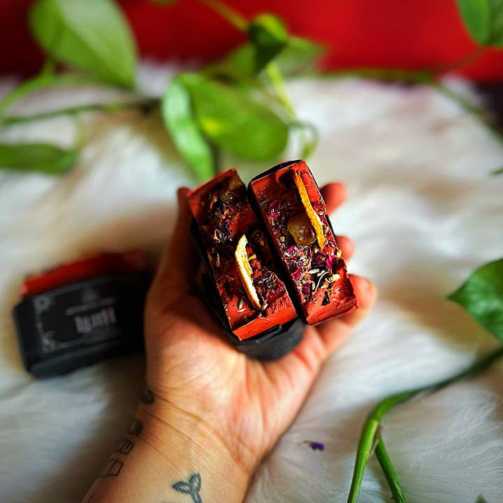 Dharmatribe – Großhandel Feste Seife – Lilith-Seife1