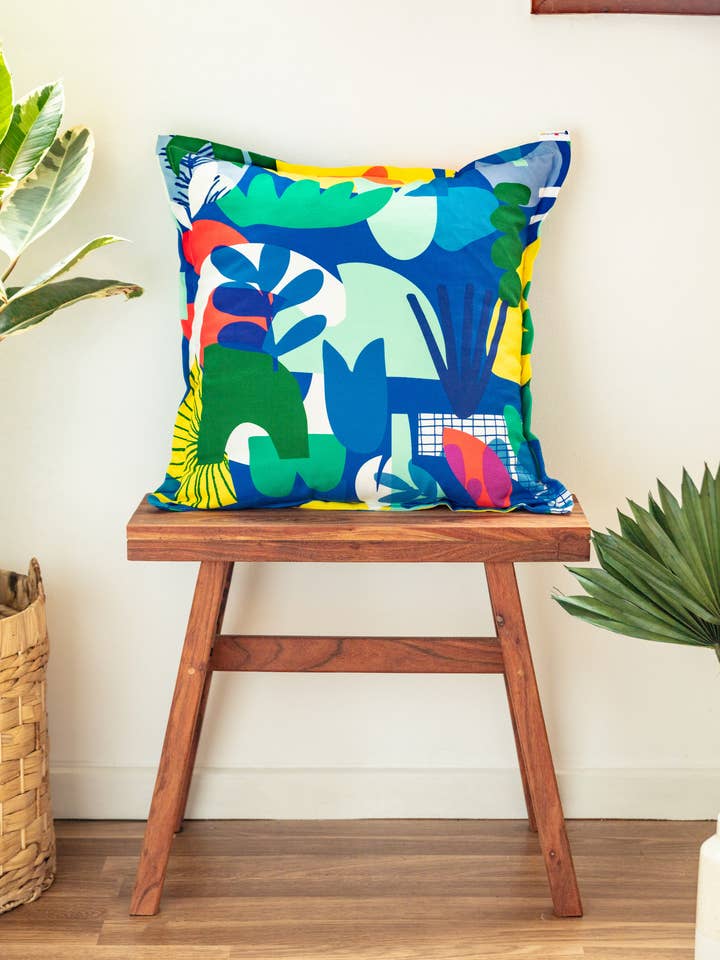 Funda de almohada Navy Blue Garden para venta al por mayor de Teresa Rego