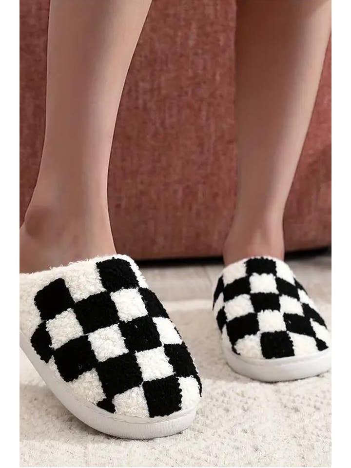 42POPS - Wholesale Slippers - Women's - ..SI-26824 Cute novelty soft plush cozy slippers (size L/XL)