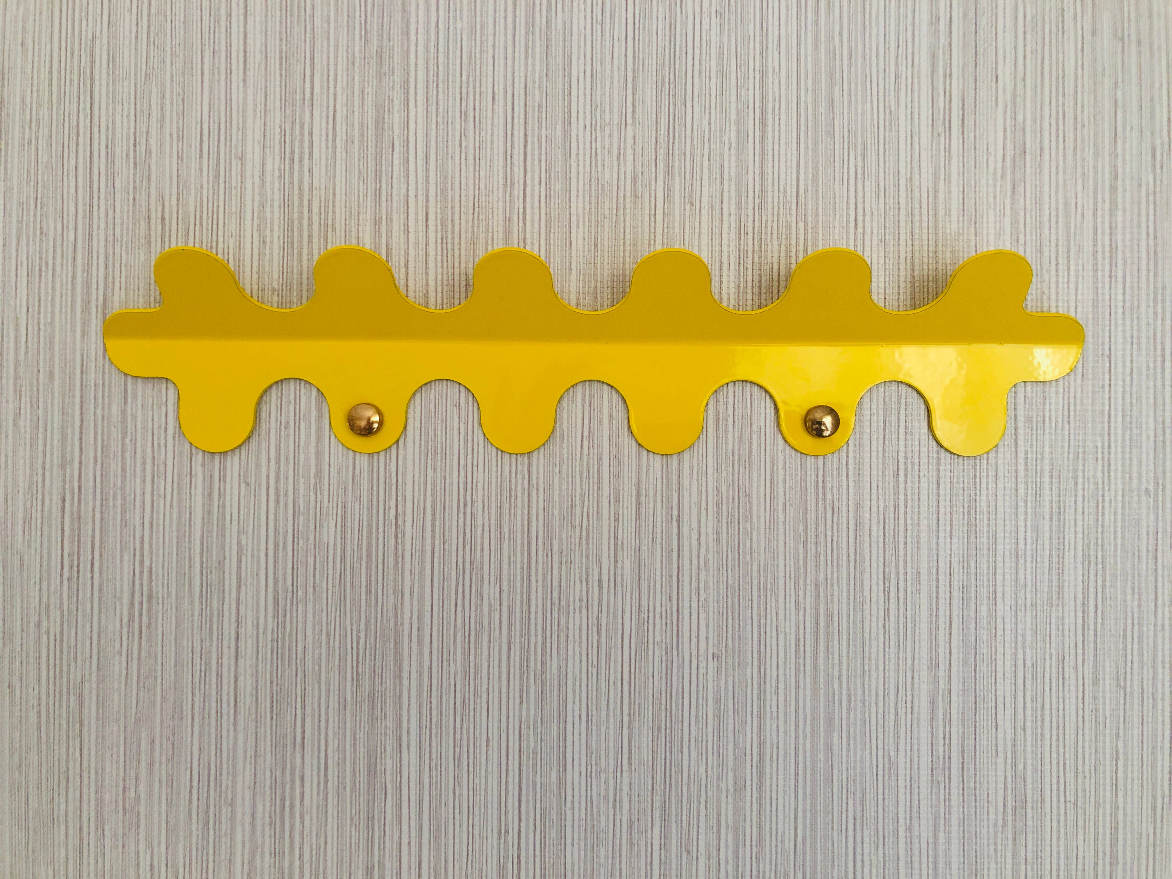 CosyDecorArt – Großhandel Wandhaken – Wiggle Metallbügel, Schnörkelgarderhaken, Wackelwandhaken, schwarzer, gelber, weißer Farbaufhänger für den Eingangsbereich, strapazierfähig11