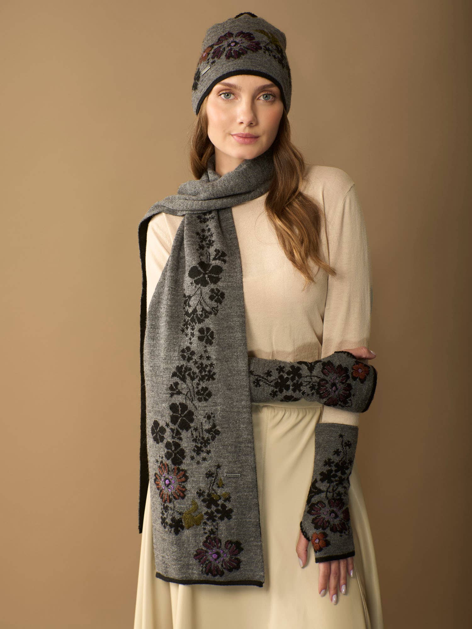 WUAMAN - Alpaca - Vente Écharpe – femme - Écharpe Julia en alpaga | Broderie à la main | Automne6