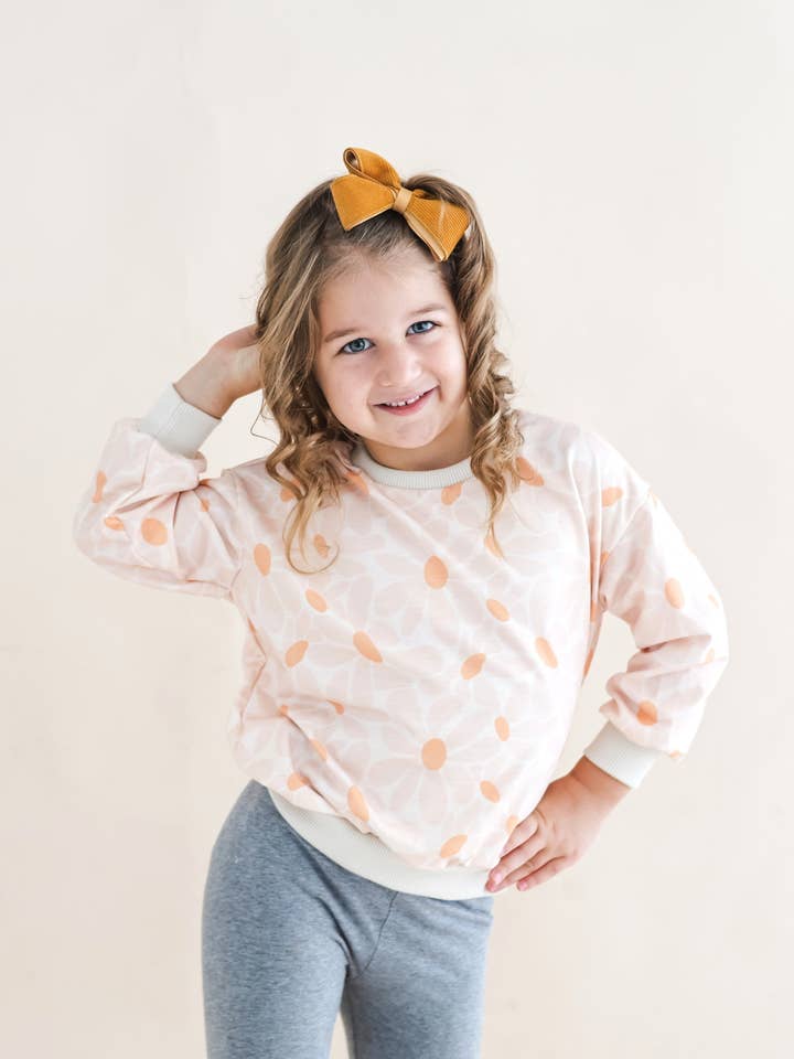 Pull à pétales ondulés pour la vente par Celebrate Your Tribe