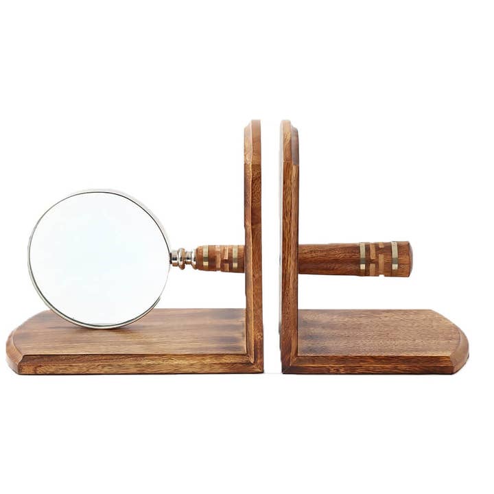Set aus 2 Buchstützen aus Holz mit Lupen-Design für den Großhandel von giftland