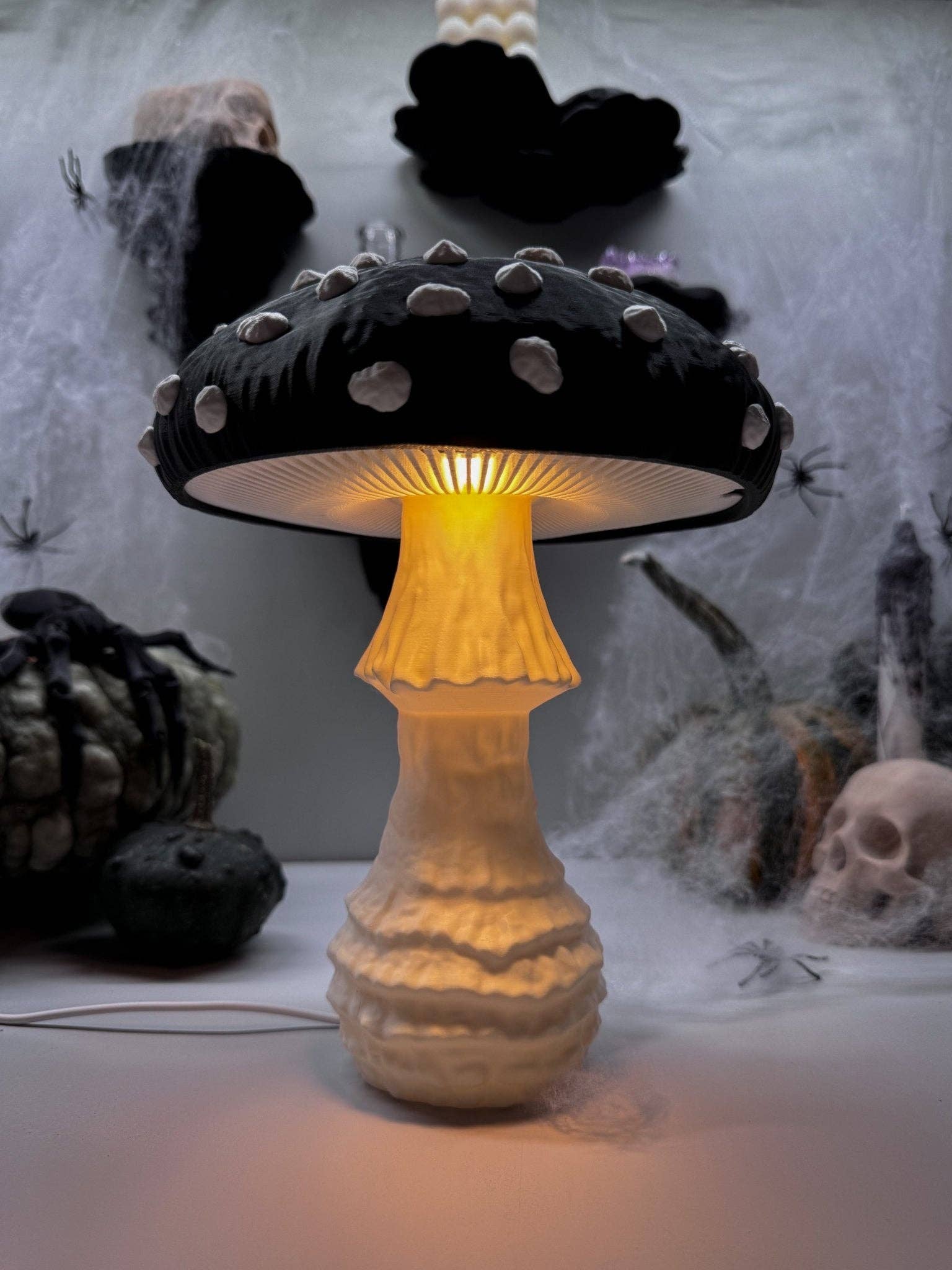 Roomberry - Wholesale Accent/Desk Lamp - Amanita Mushroom Lamp – Magical Table Lamp in Fly Agaric Design for Your Home8