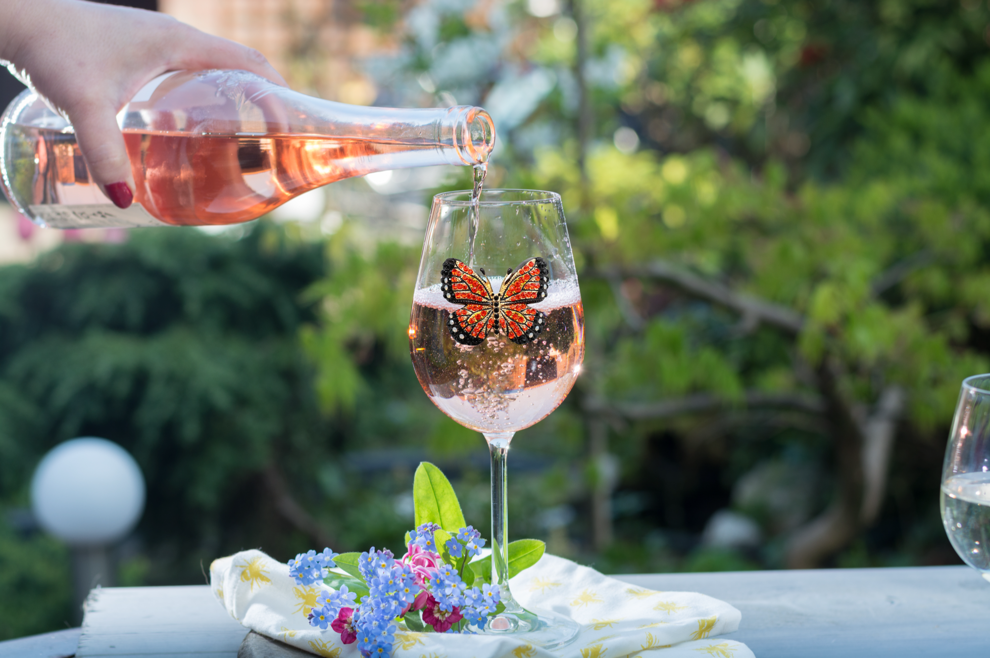 The Queens' Jewels® - Venta al por mayor Copas de vino - Monarch - Copa de vino con diseño de mariposa1