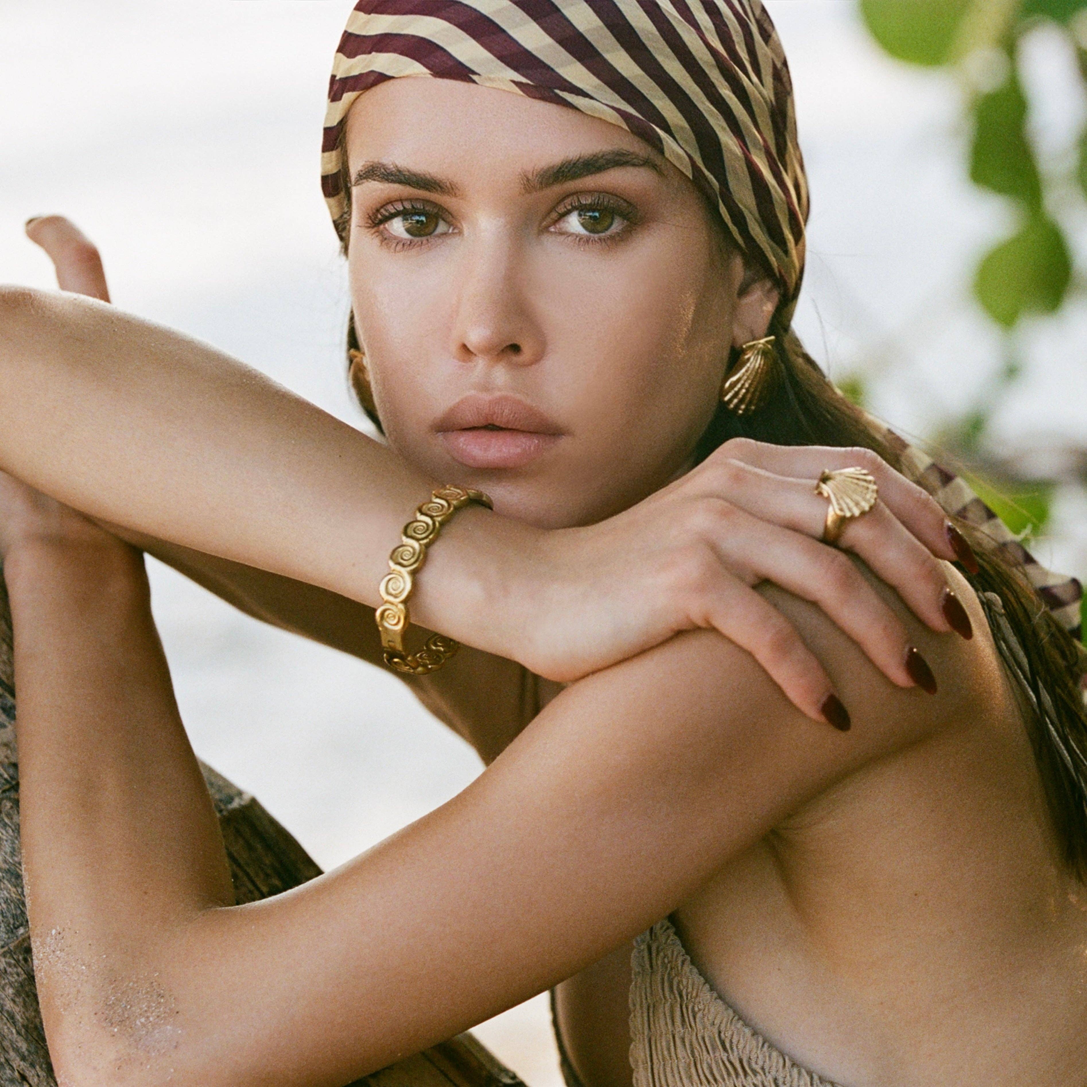 Liv Bella Vita | European Inspired Waterproof Jewelry – wholesale Cocktail/statement ring – Conchetta Shell Ring3