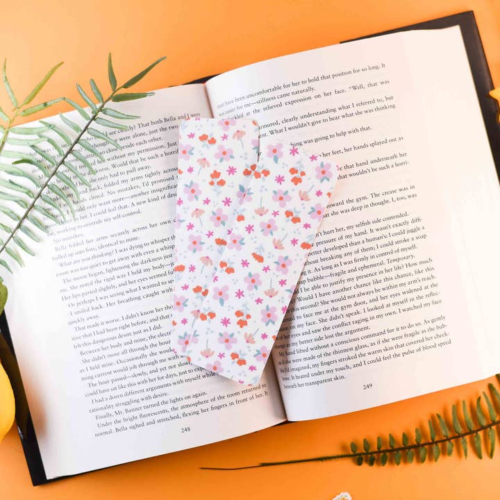 Lyserød blomstermønster bogmærke for engroshandel hos Sunglow Paper Co.