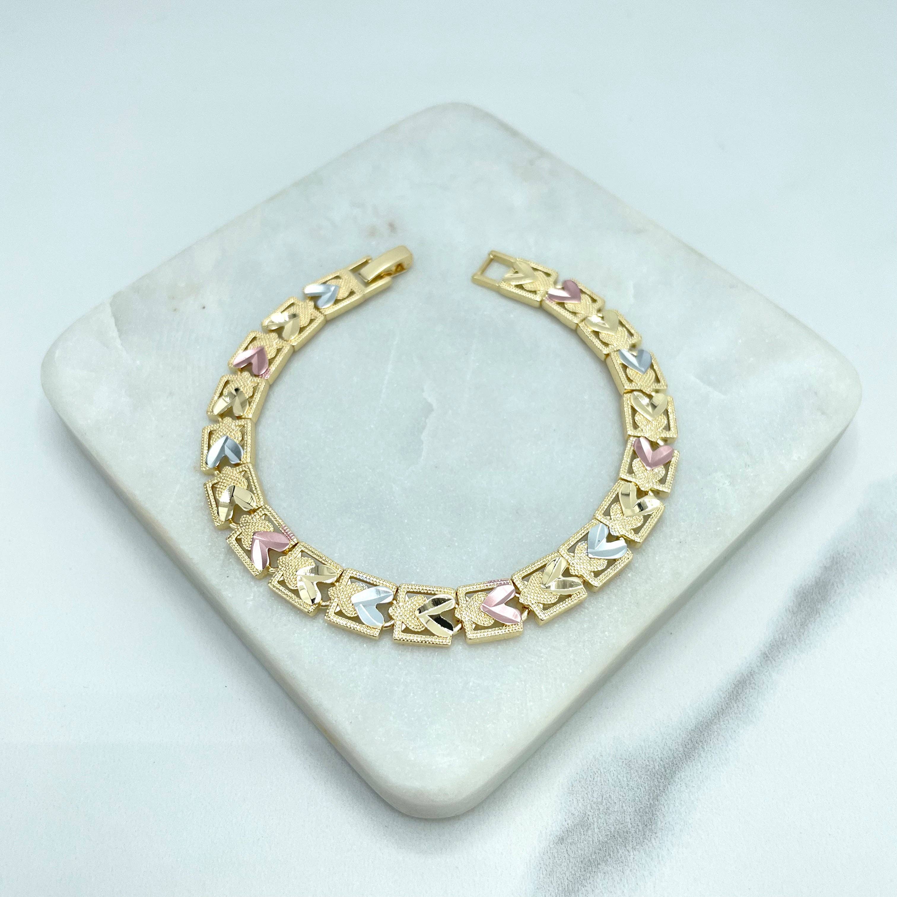 Luxus Accessories – Pulseira de elo e corrente por atacado – Pulseira de corações duplos tri-tons preenchida em ouro 18k com cordão recortado em forma quadrada3