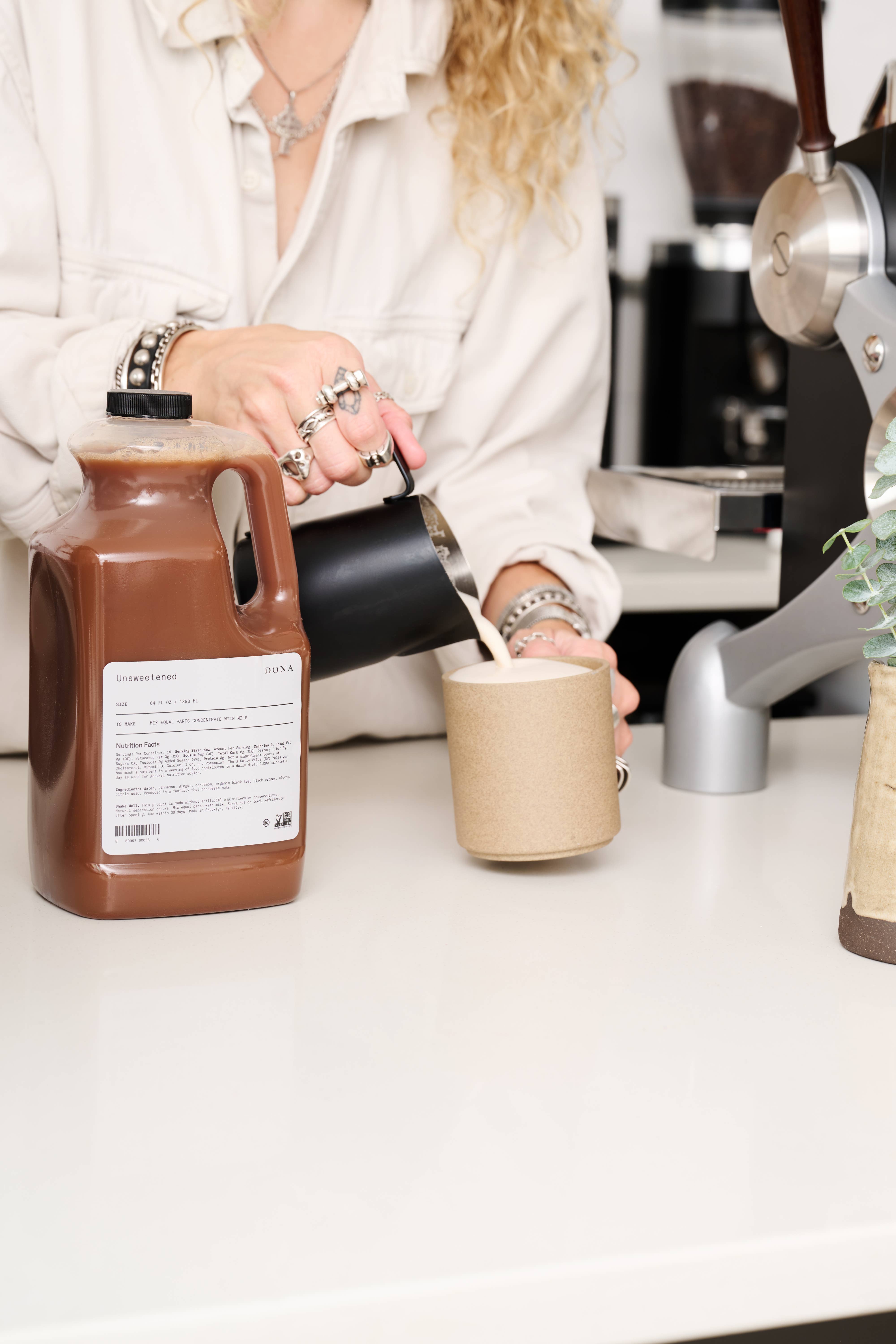 DONA - Wholesale Iced Tea - Unsweetened Chai Concentrate Barista  (Case of 4)1