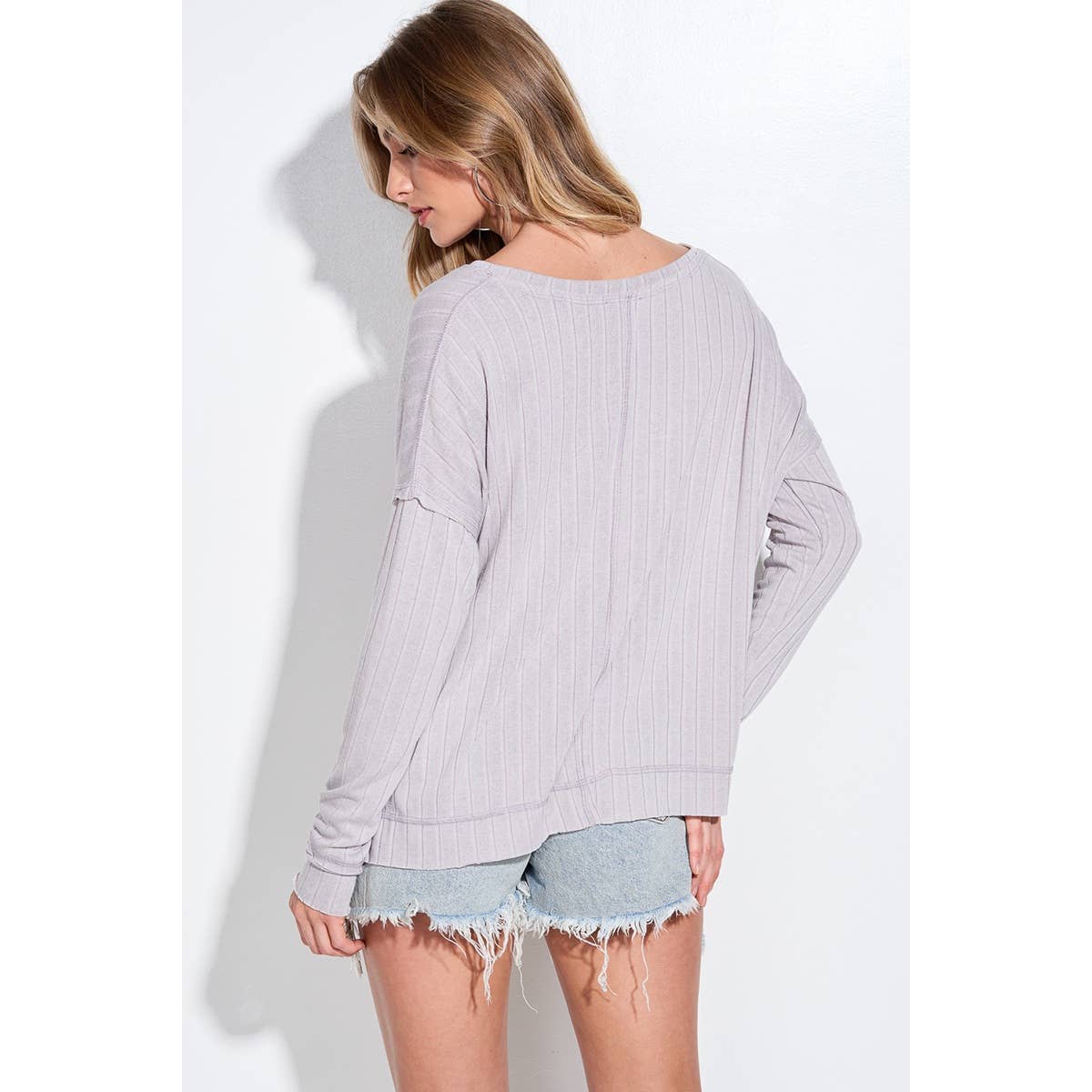 Phil Love – Großhandel T-Shirt mit Siebdruck – Damen – Feiertags-Champagnerflaschen-Langarmshirt mit V-Ausschnitt 11