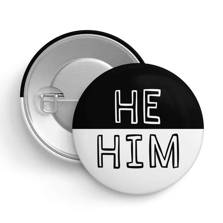 Él | Pin de pronombre | 1,25" 32mm | Insignia LGBTQ+ para venta al por mayor de That Queer Card Co