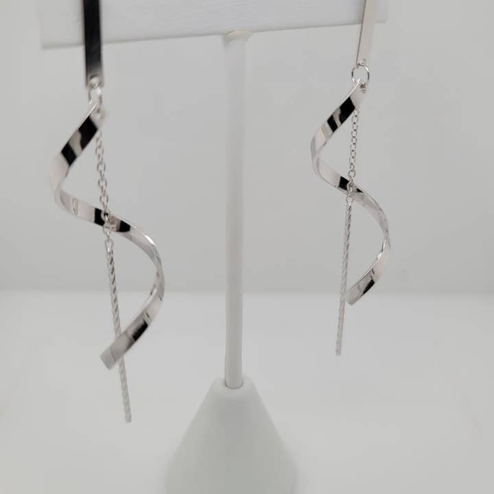 Longues boucles d'oreilles pendantes en forme de bâton pour la vente par Morana