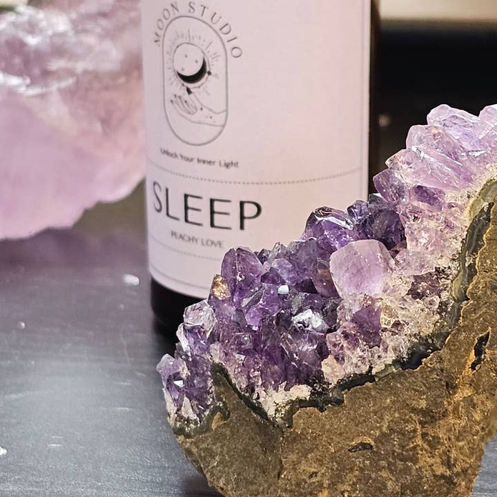 Moon Rituals - Vendita all'ingrosso Spray per tessuti e ambienti - Spray per dormire infuso con ametista, profumo Peachy Love, versato a mano a Sydney, Australia1