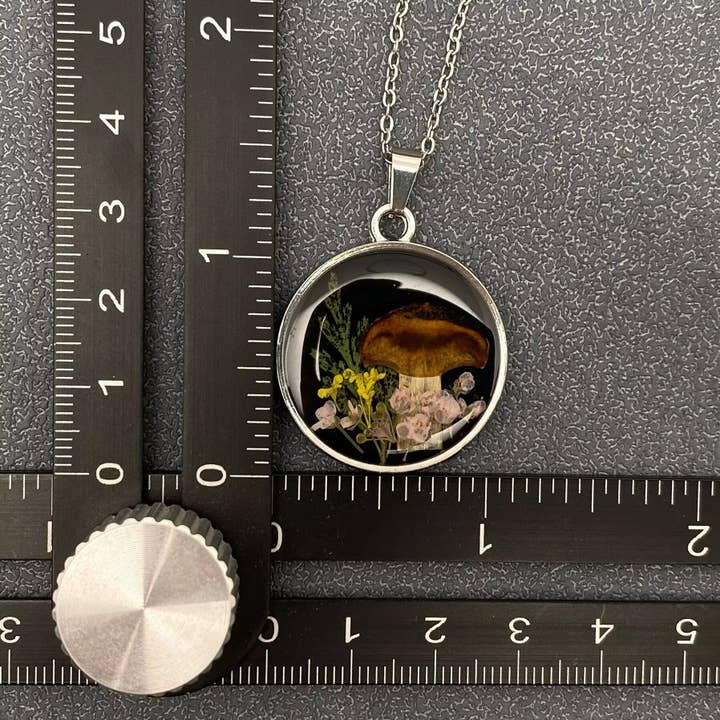 Mio Queena - Wholesale Pendant/charm necklace - Dried Flower & Mushroom Round Charm Necklace - PDF3