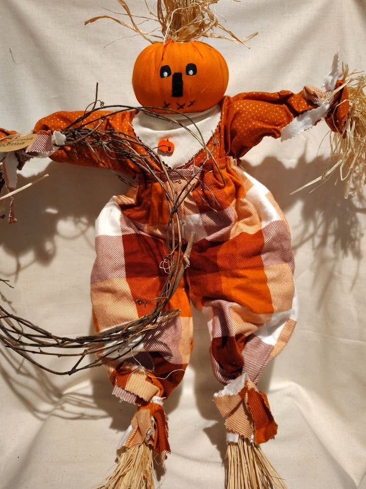 Hanging Pumpkin and Vine for wholesale by The Heritage Primitive Gift Shoppe