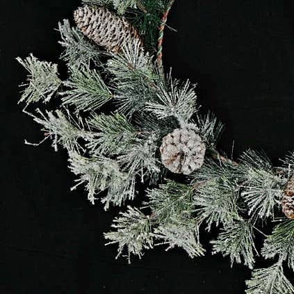 Holiday Depot Inc. - Wholesale Wreath - ISB73500- 20in Snowy Bottle Brush Pine Wreath1