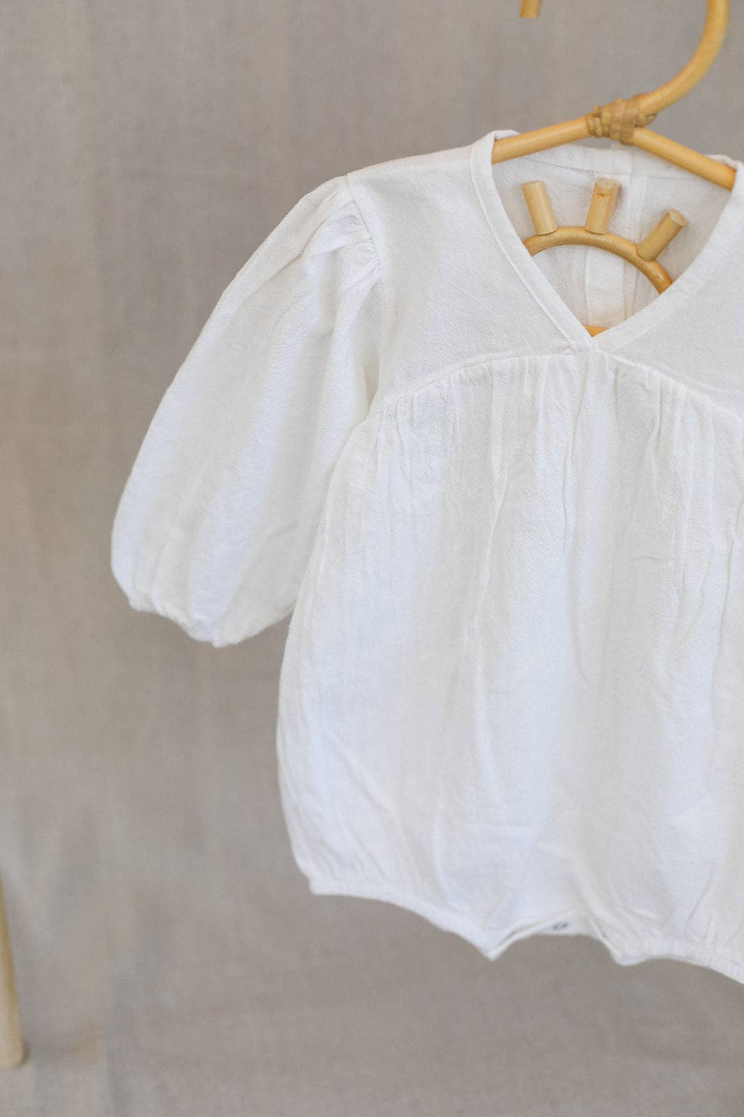 ntrl co. - Vente Body (sans pieds) – bébé - Chloe Barboteuse Bulle | Bulle Classique en Lin Blanc8