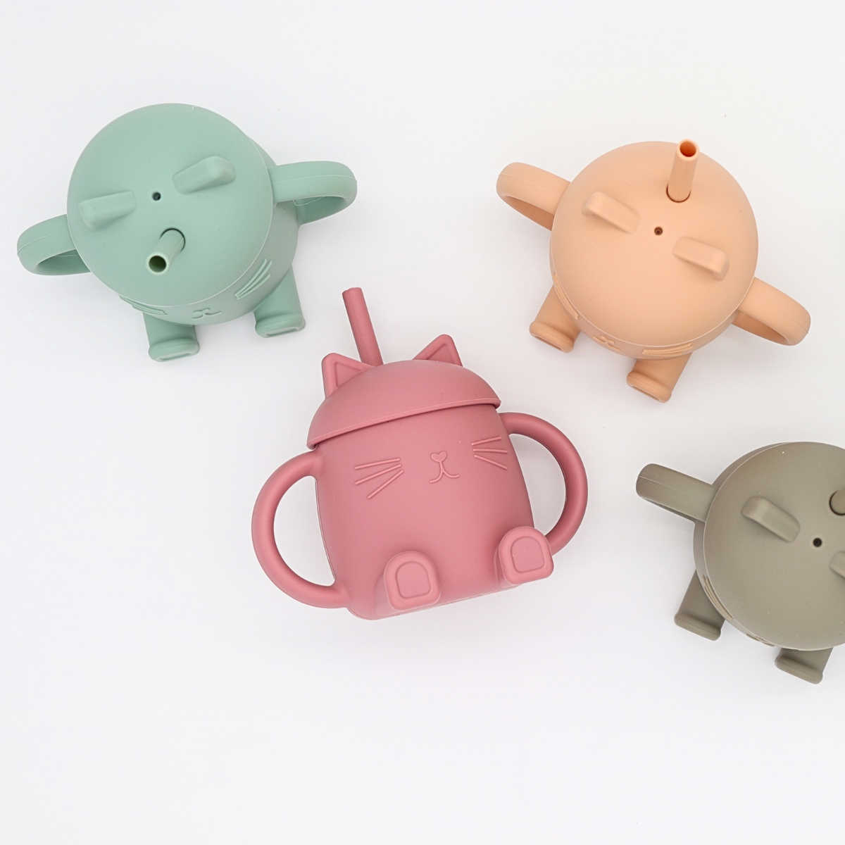 ChoO – wholesale Dricksglas och koppar – Barn och baby – ChoO Chatty mjuksilikonmugg med kattmotiv och integrerat sugrör1