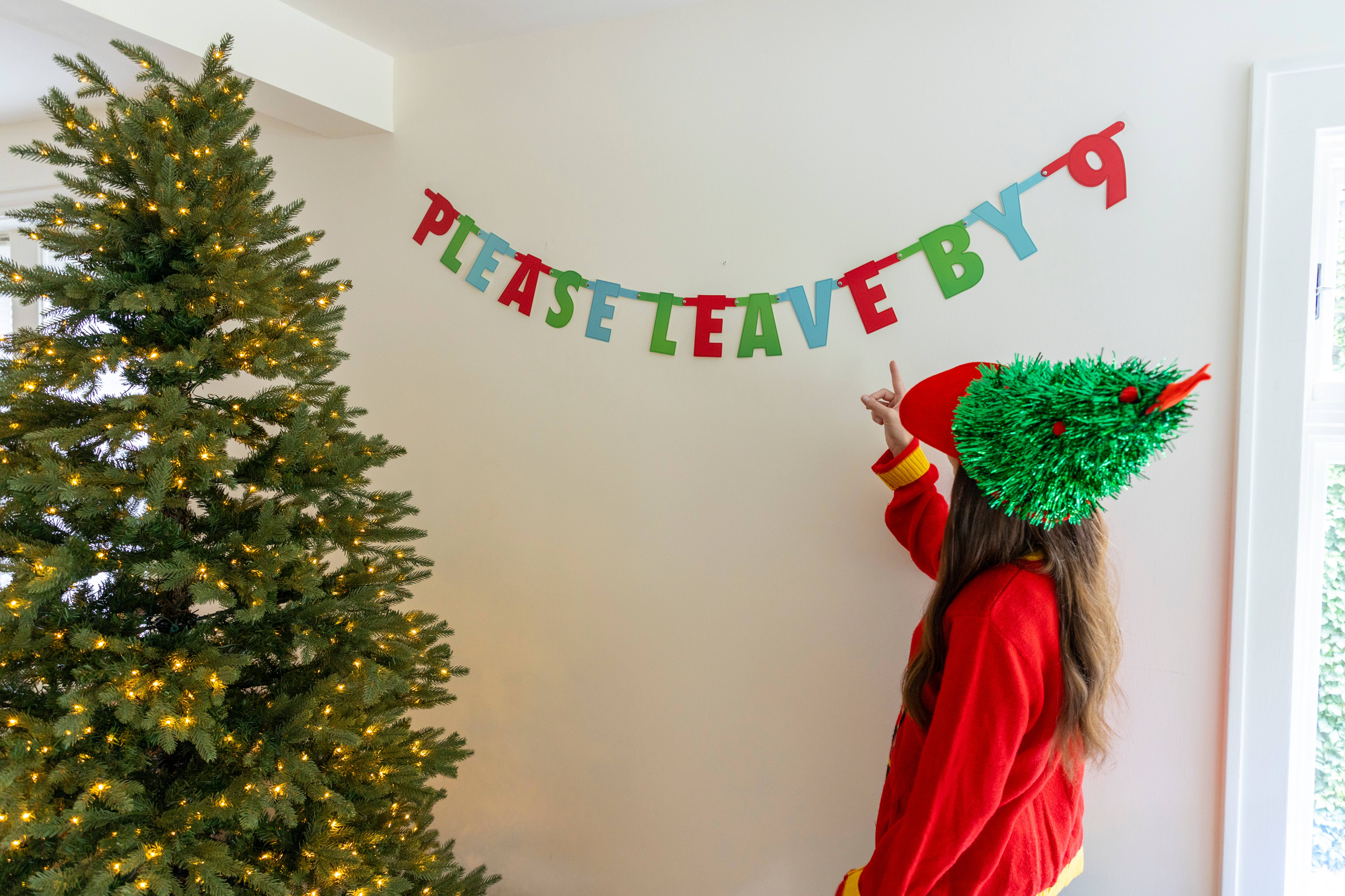 Prank-O - Wholesale Party Sign/Banner - Funny "Please Leave By 9" Banner Sign1