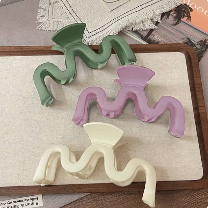 AMORINO SRL - Wholesale Hair Clip - Women's - PACK OF 12 LARGE MATTE HAIR CLIPS2