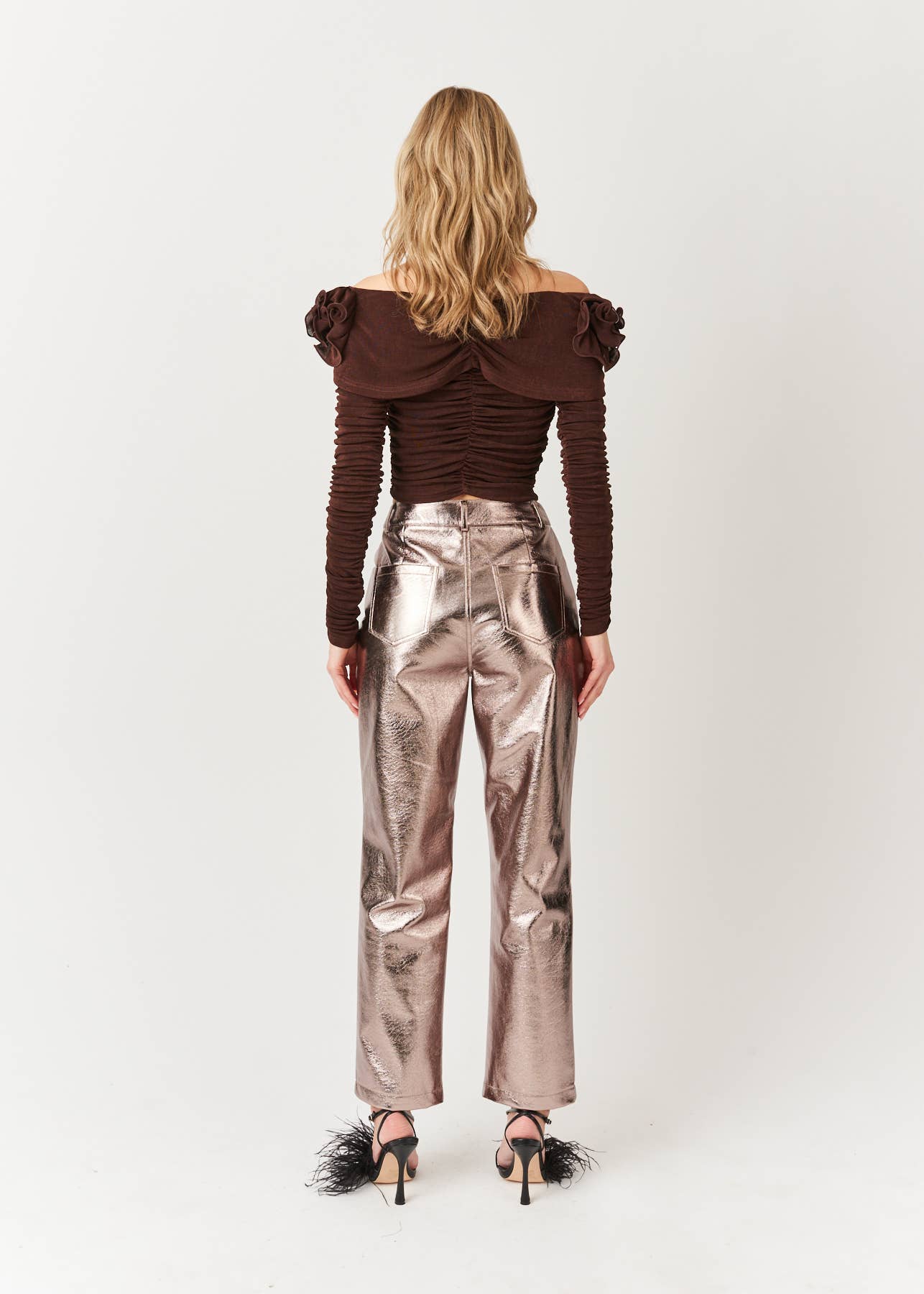 Gunmetal Pantalon droit métallique en simili cuir Yasmine taille haute en vente sur Faire3