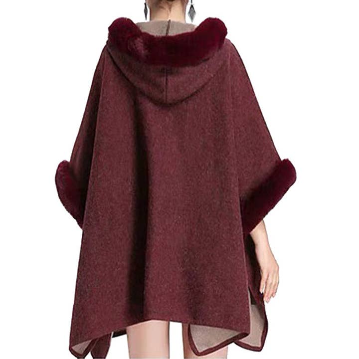 Ruana Poncho Outwear mit Kunstpelz und Kapuze an den Ärmeln für den Großhandel von Pearl and Rox