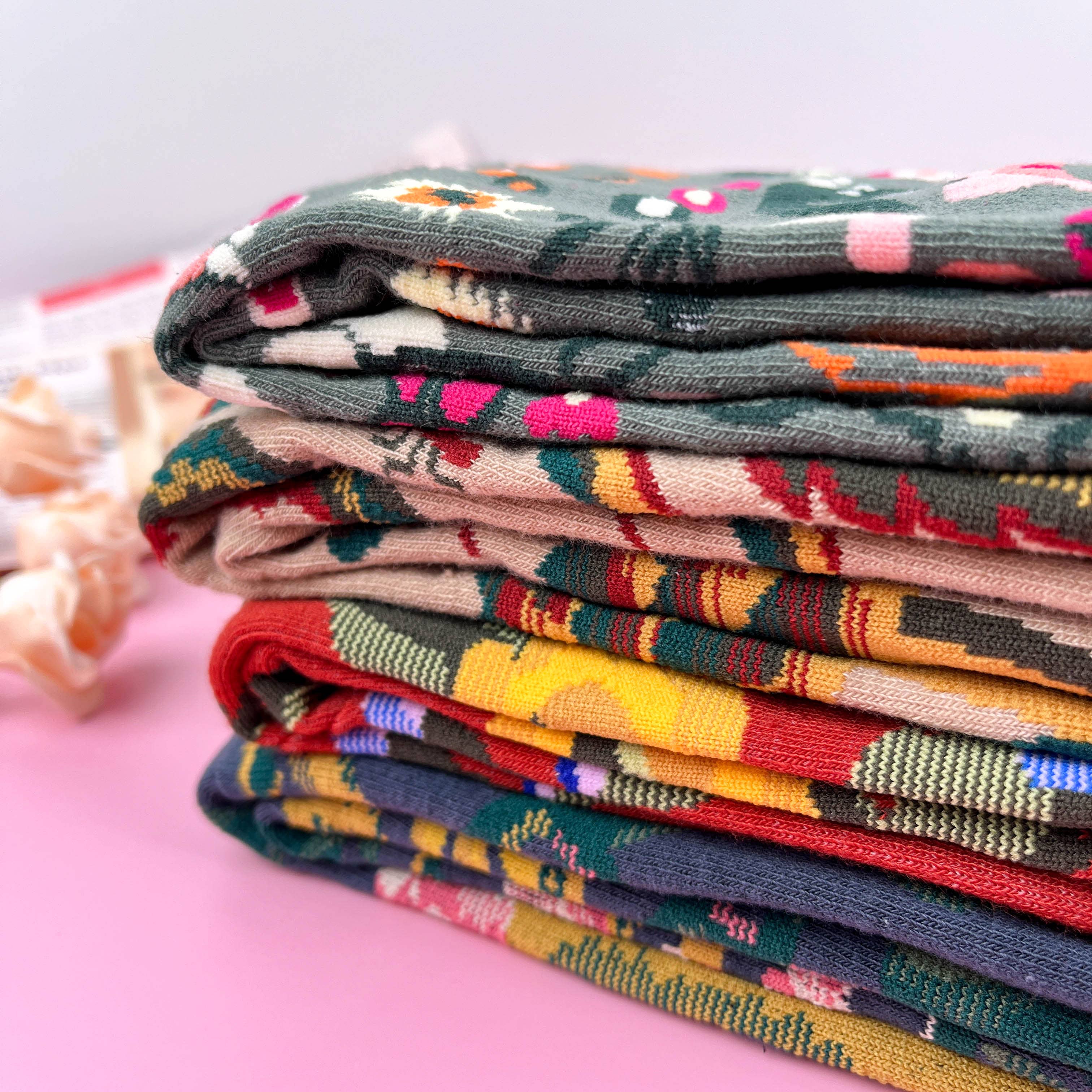 mildstyles – Großhandel Socken – Damen – Modische Vintage-Socken mit Blumenmuster in der Mitte der Wade4