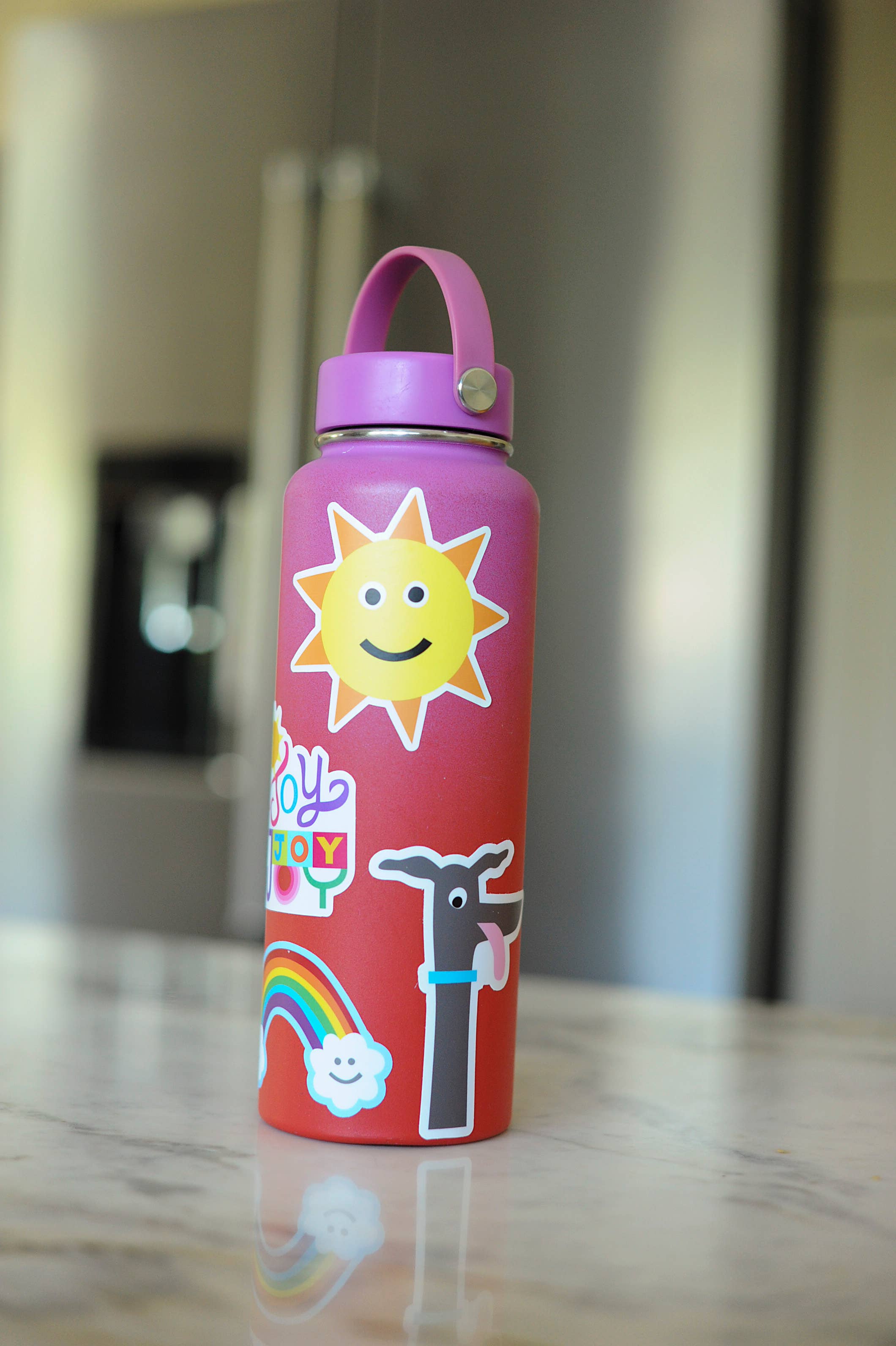 R. Nichols Stationery & Gifts – Großhandel Aufkleber – Aufkleber Hund im Garten1