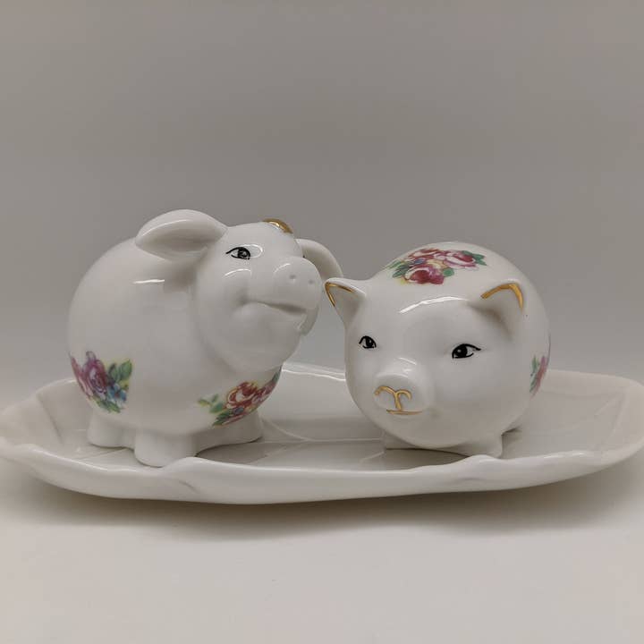 Green Pastures Wholesale - Wholesale Salt & Pepper Shaker Set - Porcelain Piglet Salt and Pepper Shaker Set with Stand