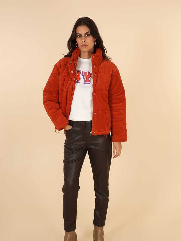 Dambyxa dunjacka i manchestertyg med hög krage för wholesale av Daphnea