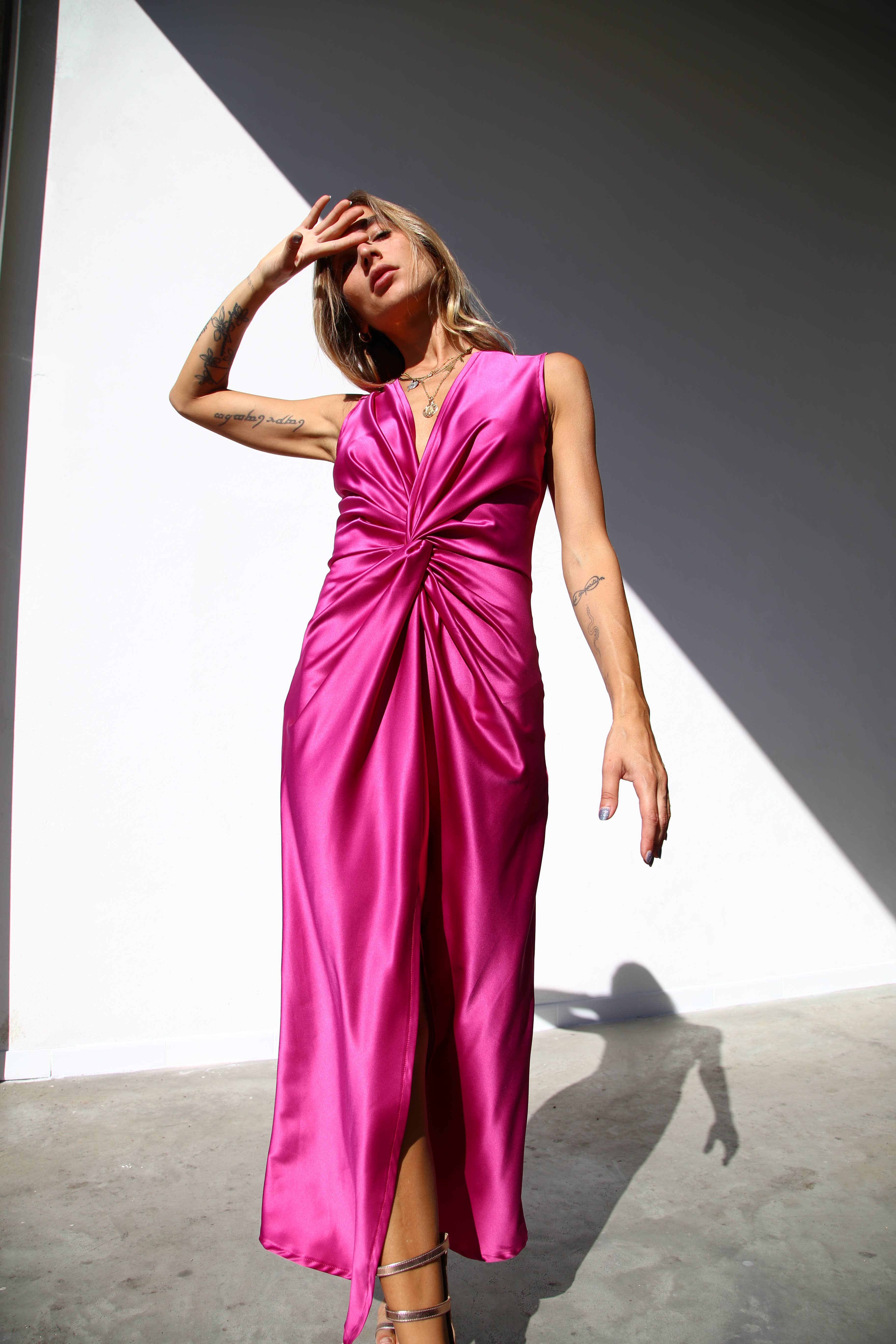 CICLAMINO P3166 ABITO CON NODO SMANICATO CICLAMINO in vendita all'ingrosso su Faire7