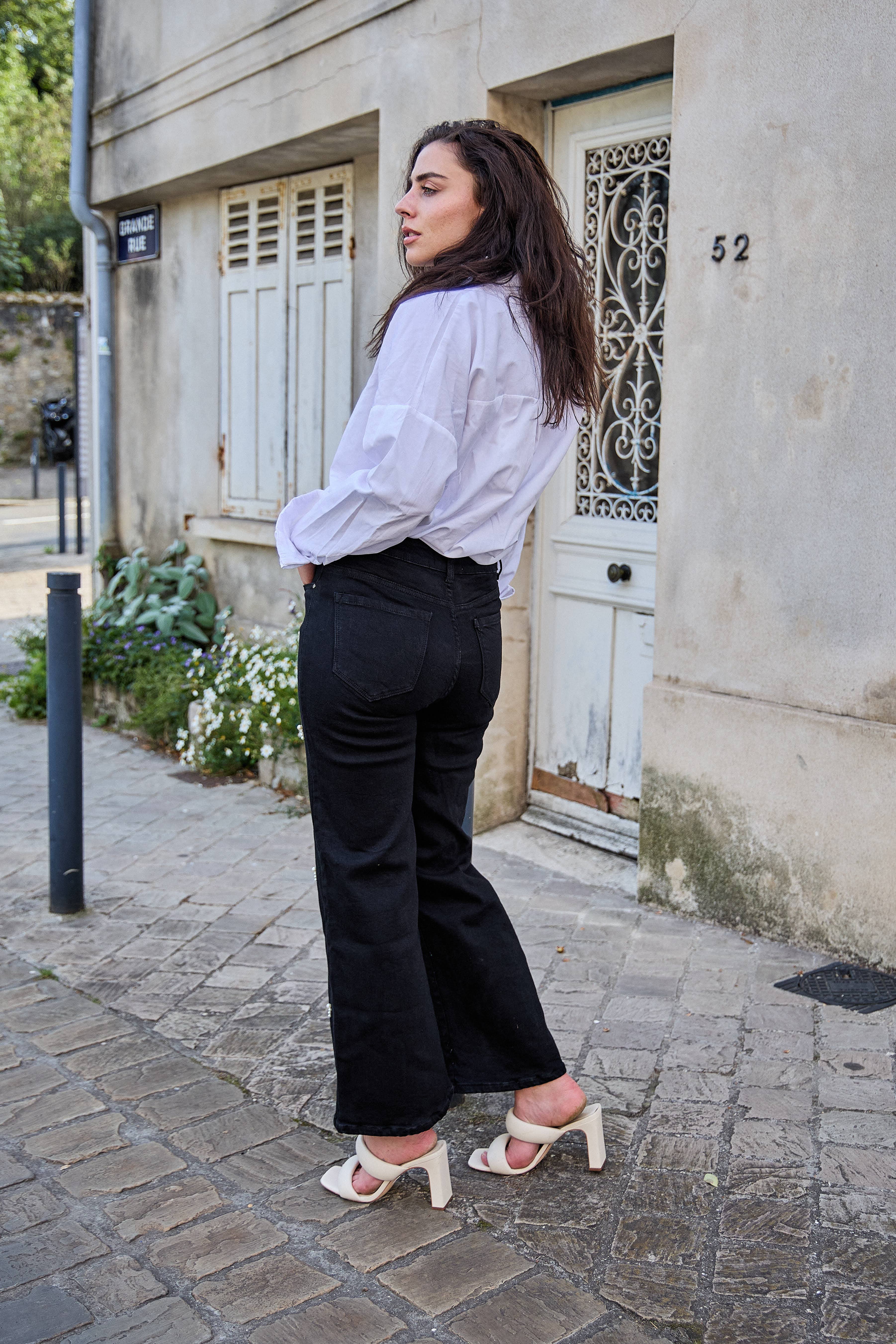 ANA & LUCY – Engroshandel Jeans - Dame – Jeans med brede ben til kvinder med smarte perler - ANA & LUCY3