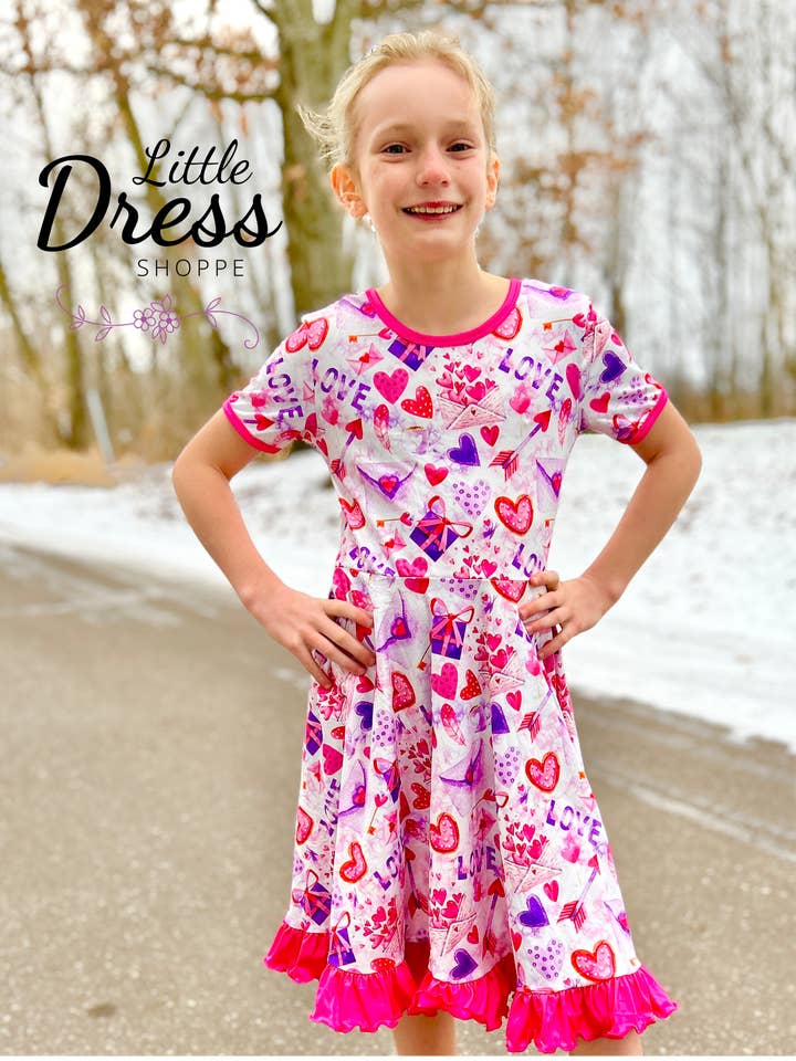 Robe tourbillonnante d'amour de la Saint-Valentin pour la vente par Little dress shoppe