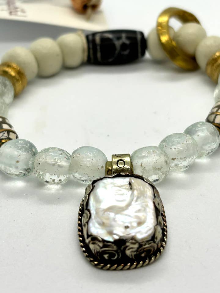 MOOIE ZIEL - PARELMOER HANGER - ARMBAND voor wholesale door Beautiful Soul Jewelry