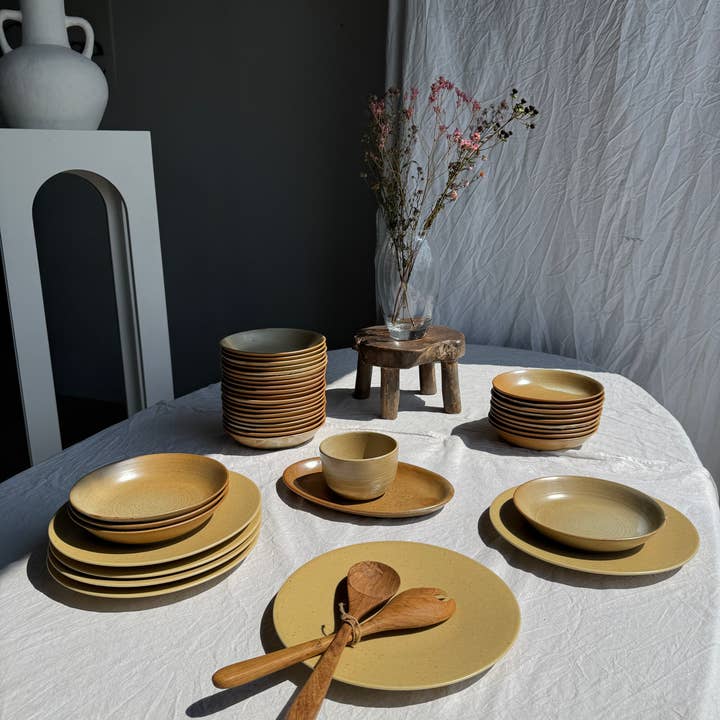 Office Objets - Wholesale Decorative Plate/Dish/Bowl - A small tall beige bowl CNP Stoneware Village France vintage D125