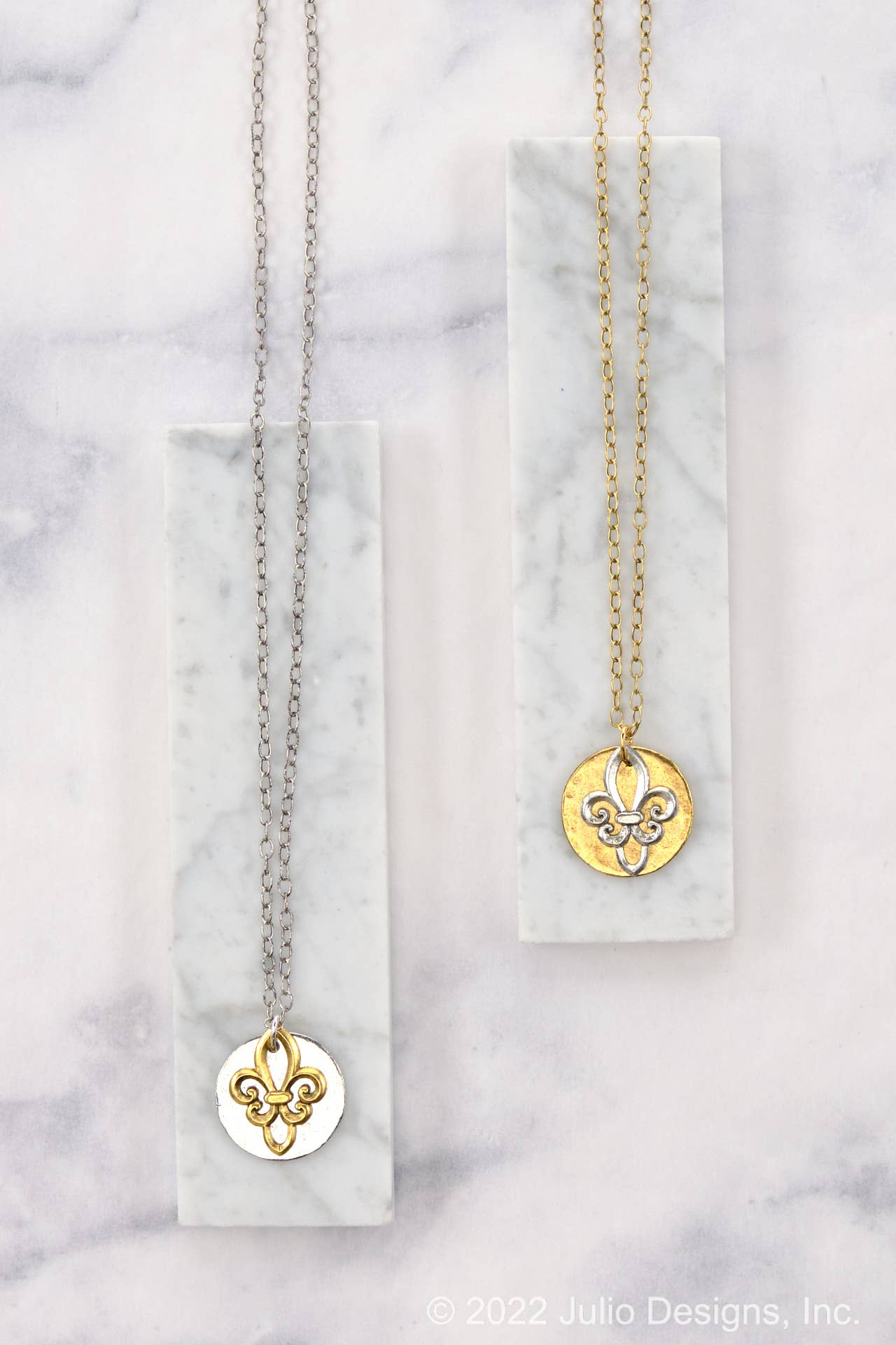 Julio Designs - Venta al por mayor Collares con colgantes/abalorios - Collar decorativo Beaufort con forma de disco martillado y colgante4