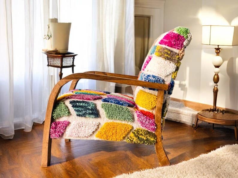 Maroccarpets Poufs and pillows wholesale +31648976894 - Venta al por mayor Sillas - Sillón de madera de nogal hecho a mano – cómodo y único1