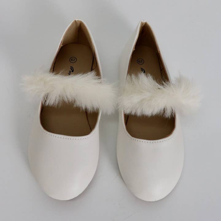 Feathers deco ballerine- T.22-28- 12 prs box and other Purchase Wholesale ballerine classiche. Free Returns & Net 60 Terms on Faire trending on Faire.