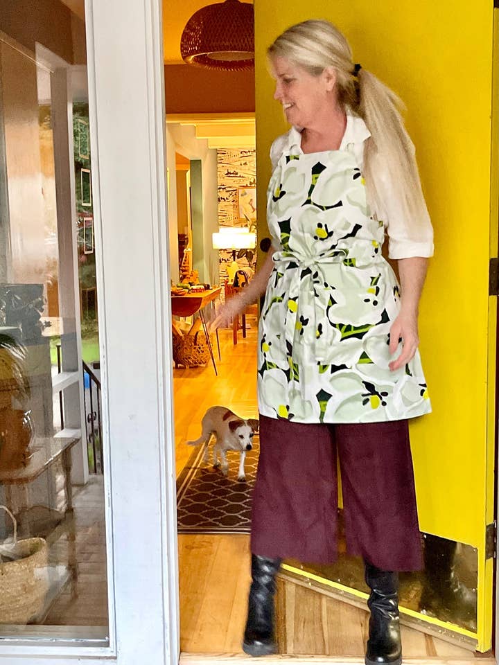 RENNIE Schürze Magnolias für den Großhandel von Lesley Evers