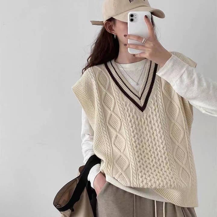 Colete de Malha Vintage com Decote em V Estilo Academia Essencial para Sobreposição e outras tendências em Compre roupa academia B2B. Devoluções gratuitas e condições de pagamento a 60 dias na Faire na Faire.