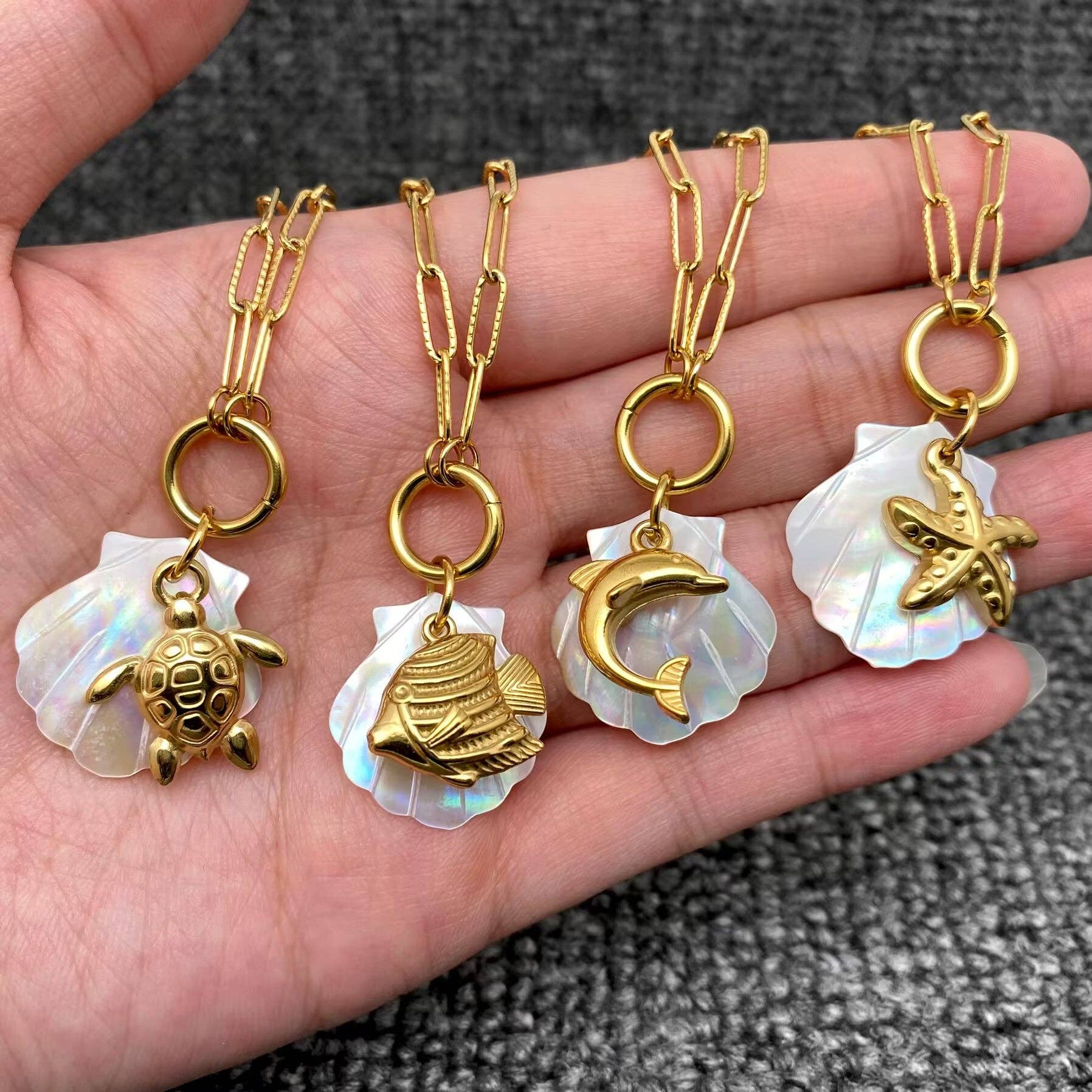 Mio Queena - Wholesale Pendant/Charm Necklace - Ocean Style Shell & Fish Charm 18K Golden SS Necklace - FGS2