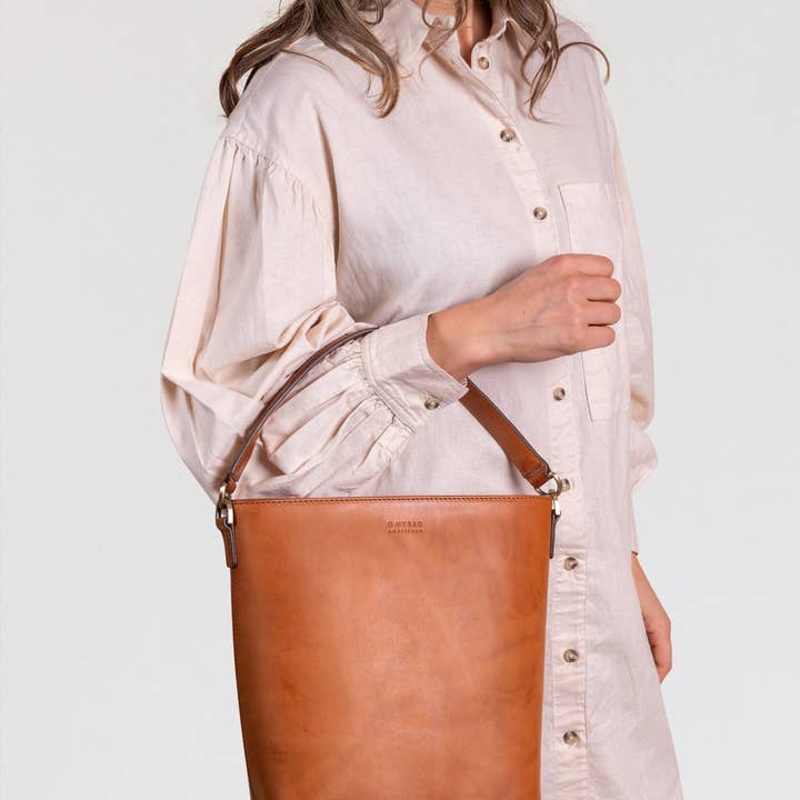 O My Bag – Großhandel Schultertasche – Damen – Bobbi Bucket Bag Maxi - Cognac Klassisches Leder7