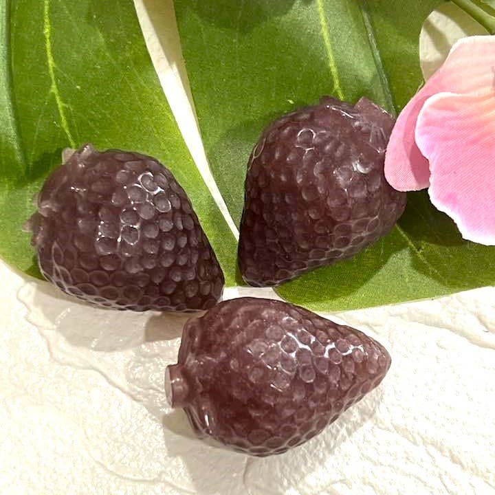 Aura Song Gifts - Wholesale Spiritual Stone/Crystal - Strawberry Quartz Carved Strawberry