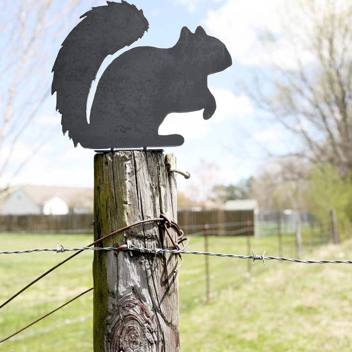 Highland Ridge | Handmade Home Decor - Wholesale Outdoor Ornament/Decor - Metal Squirrel Statue2
