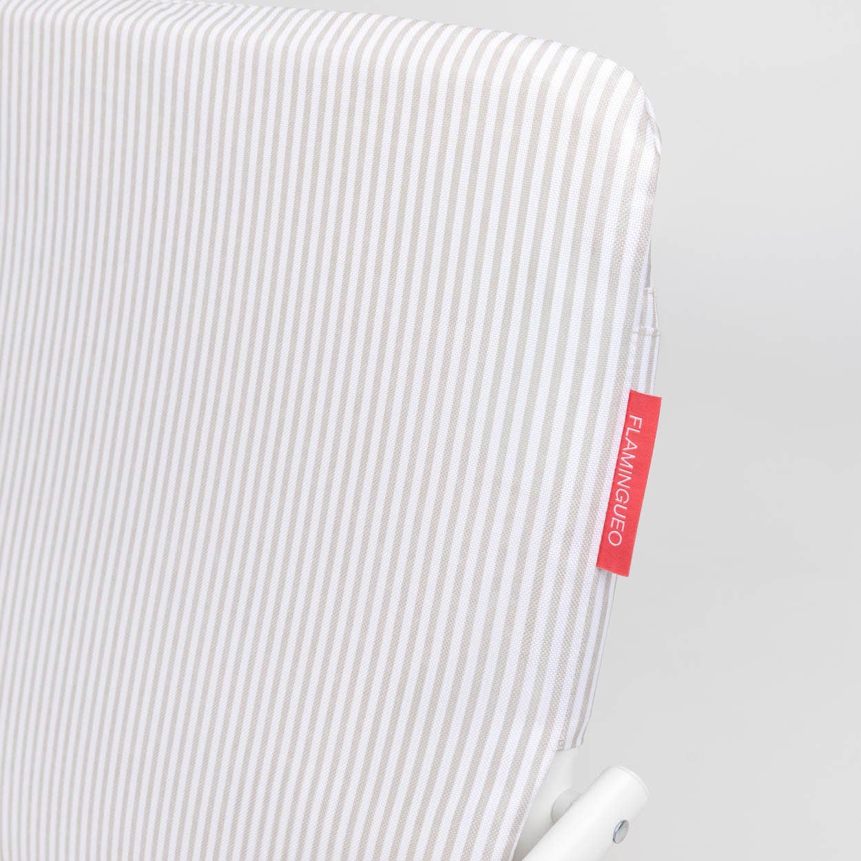 Flamingueo - Vendita all'ingrosso Accessori da spiaggia - Sedia da spiaggia pieghevole Eden con design a righe beige2