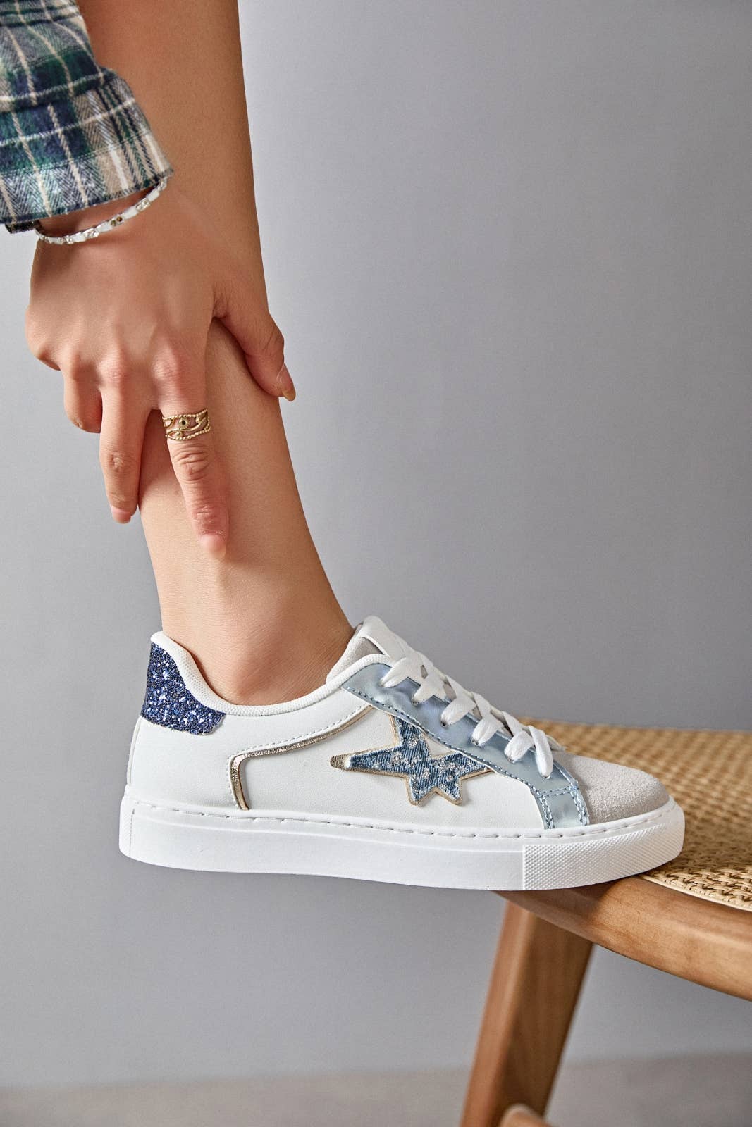 ERYNN - Wholesale Lifestyle Sneakers - Women's - LACED SNEAKER - Olympia11