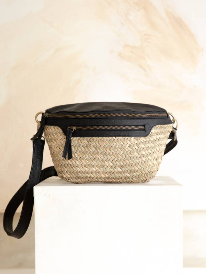 Odette Umhängetasche // Texturiertes Noir für den Großhandel von Hobo and Hatch